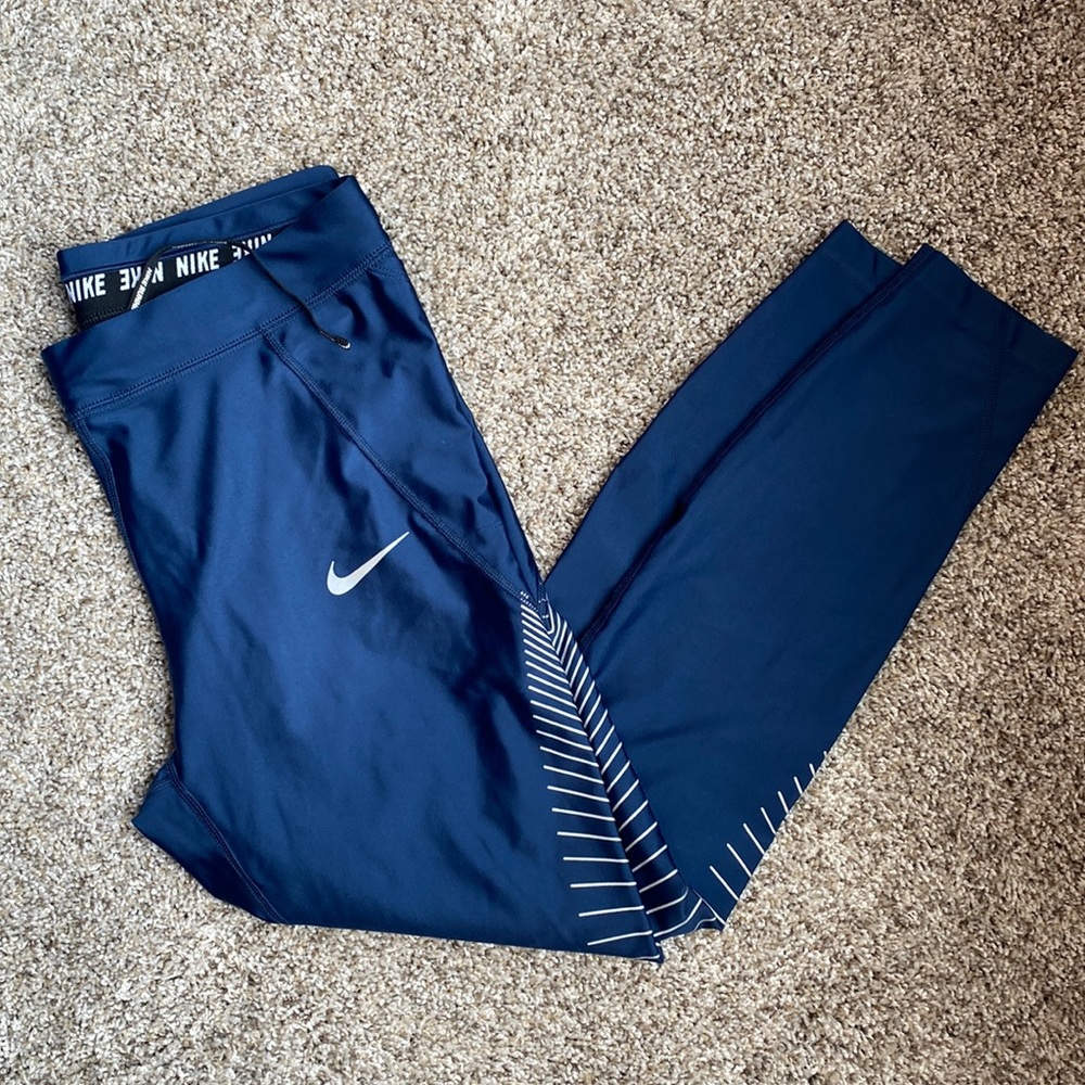 Like new Nike running leggings. Large